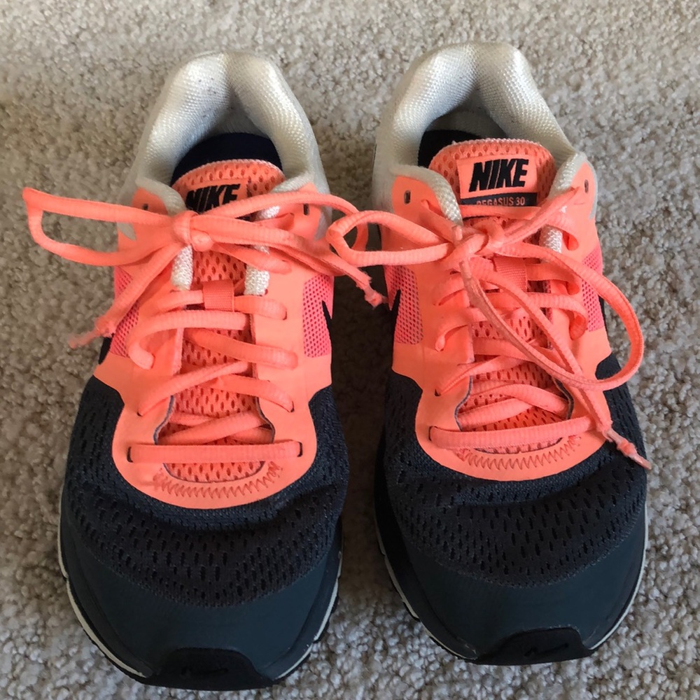 Nike Pegasus 30 tennis shoes